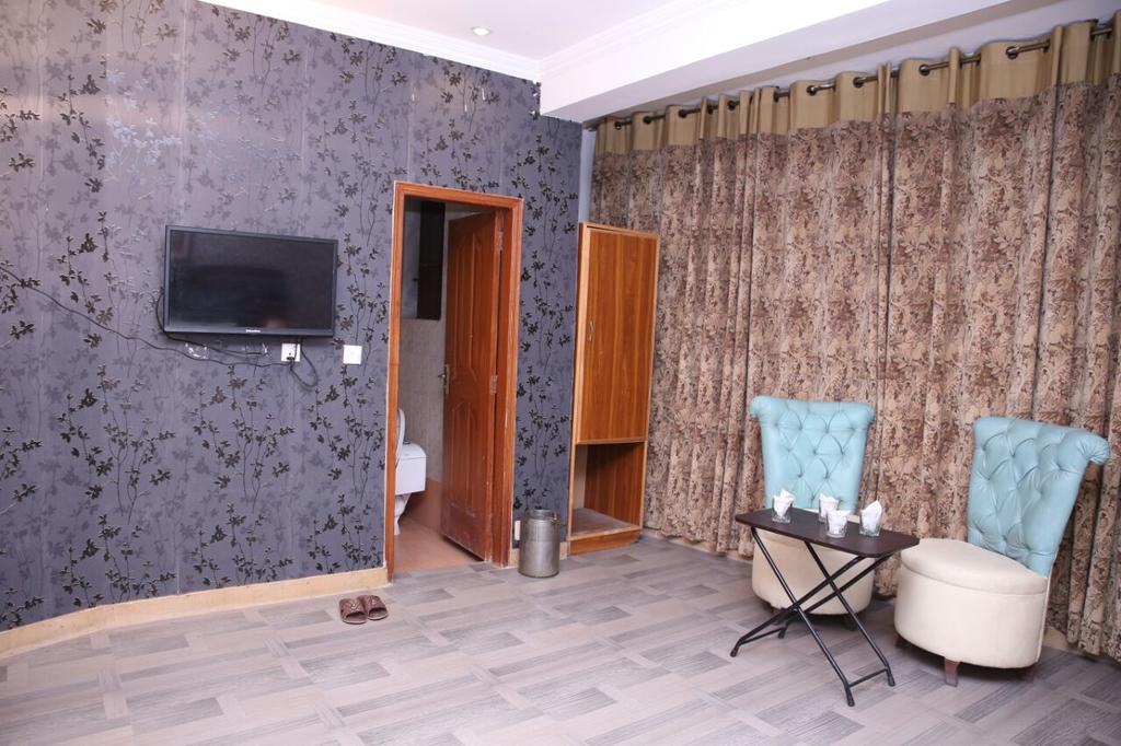 Safari Hotel Upper Mall Lahore Luaran gambar